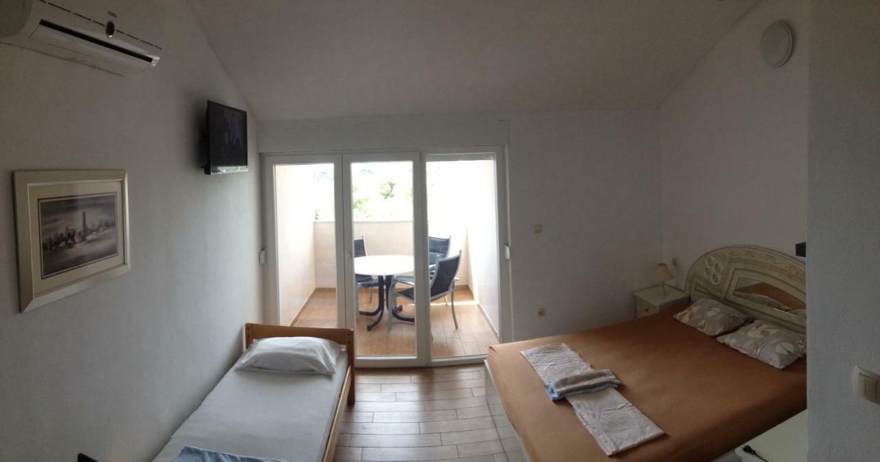 Apartments Dubravka Pirovac Eksteriør billede